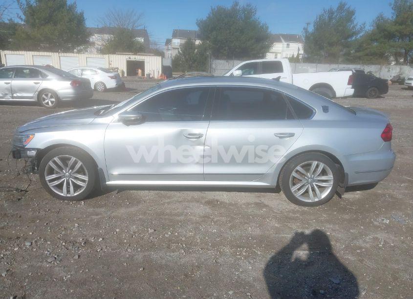 Photo 14 of 2016 Volkswagen Passat 1.8T SEL PREMIUM (VIN 1VWCT7A35GC011006)