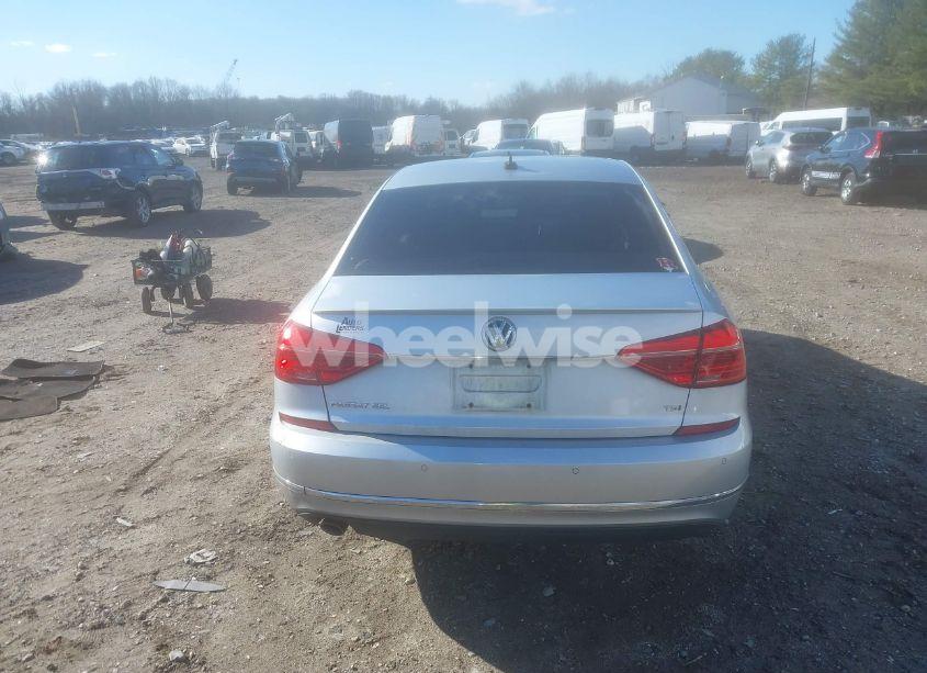 Photo 16 of 2016 Volkswagen Passat 1.8T SEL PREMIUM (VIN 1VWCT7A35GC011006)
