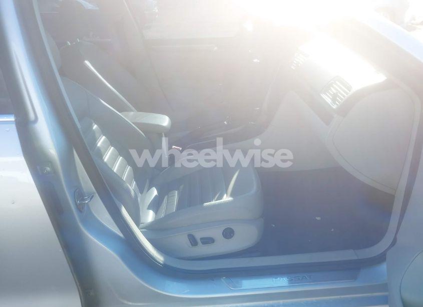 Photo 5 of 2016 Volkswagen Passat 1.8T SEL PREMIUM (VIN 1VWCT7A35GC011006)