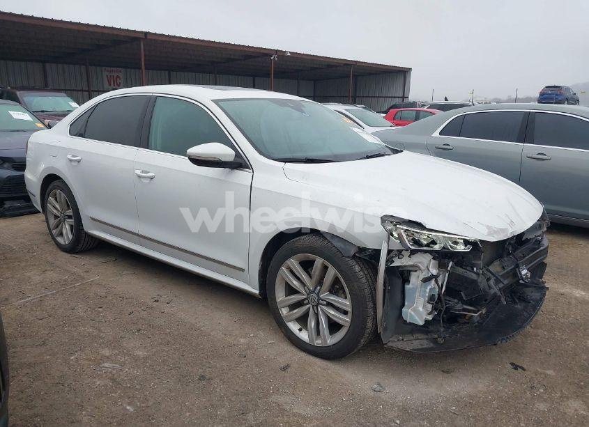 2017 Volkswagen Passat 1.8T SEL PREMIUM (VIN 1VWCT7A35HC052902) main photo