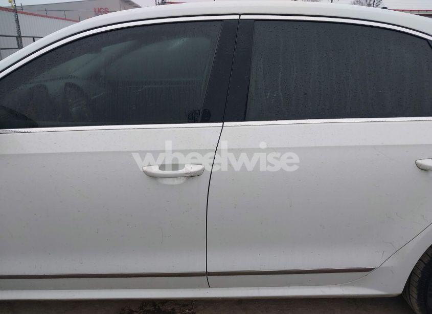 Photo 14 of 2017 Volkswagen Passat 1.8T SEL PREMIUM (VIN 1VWCT7A35HC052902)