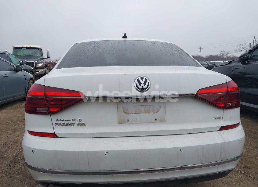 Photo 16 of 2017 Volkswagen Passat 1.8T SEL PREMIUM (VIN 1VWCT7A35HC052902)