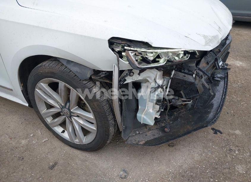 Photo 18 of 2017 Volkswagen Passat 1.8T SEL PREMIUM (VIN 1VWCT7A35HC052902)