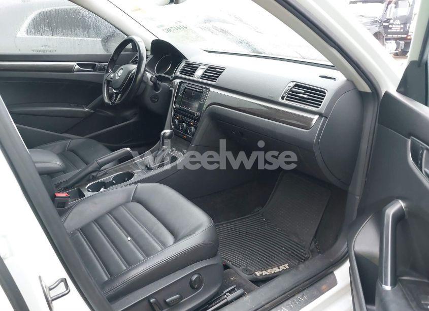 Photo 5 of 2017 Volkswagen Passat 1.8T SEL PREMIUM (VIN 1VWCT7A35HC052902)