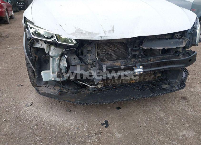 Photo 6 of 2017 Volkswagen Passat 1.8T SEL PREMIUM (VIN 1VWCT7A35HC052902)