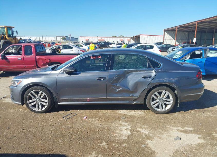 Photo 14 of 2017 Volkswagen Passat 1.8T SEL PREMIUM (VIN 1VWCT7A36HC070471)