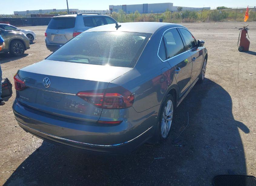 Photo 4 of 2017 Volkswagen Passat 1.8T SEL PREMIUM (VIN 1VWCT7A36HC070471)