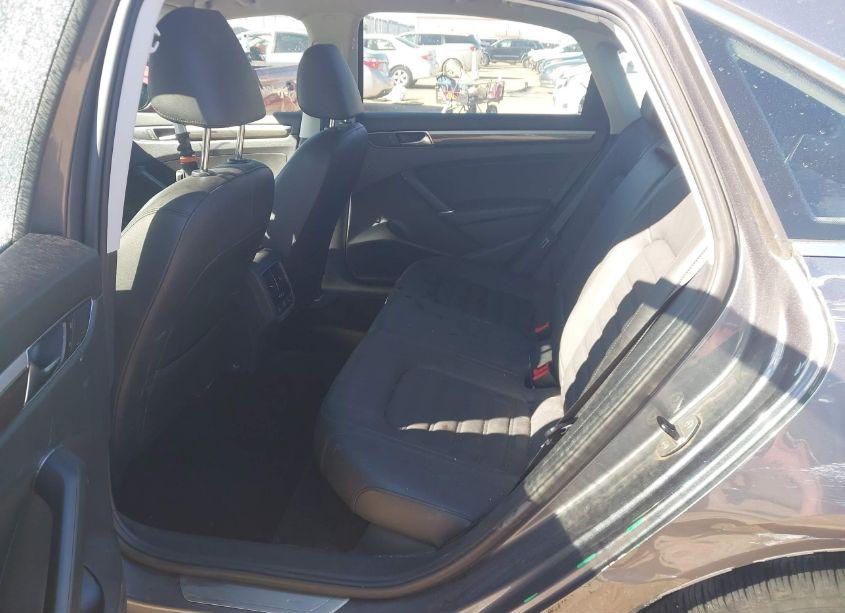 Photo 8 of 2017 Volkswagen Passat 1.8T SEL PREMIUM (VIN 1VWCT7A36HC070471)