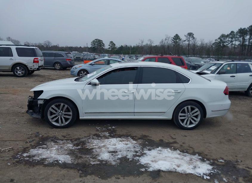 Photo 14 of 2017 Volkswagen Passat 1.8T SEL PREMIUM (VIN 1VWCT7A37HC062167)