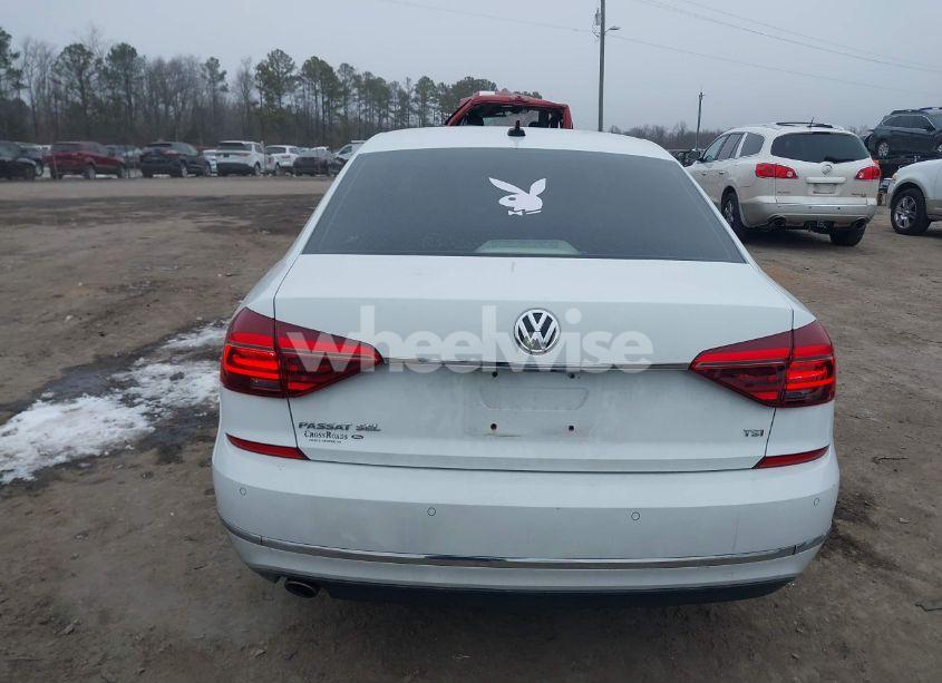 Photo 16 of 2017 Volkswagen Passat 1.8T SEL PREMIUM (VIN 1VWCT7A37HC062167)