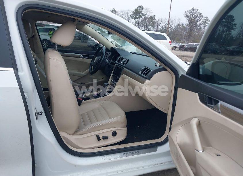 Photo 5 of 2017 Volkswagen Passat 1.8T SEL PREMIUM (VIN 1VWCT7A37HC062167)
