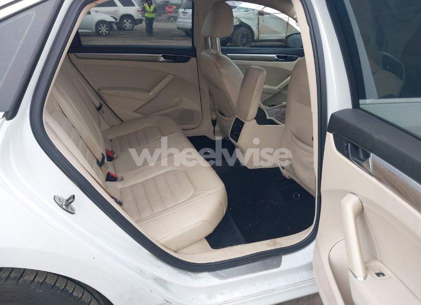 Photo 8 of 2017 Volkswagen Passat 1.8T SEL PREMIUM (VIN 1VWCT7A37HC062167)