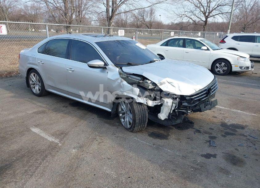 2016 Volkswagen Passat 1.8T SEL (VIN 1VWCT7A3XGC018484) main photo