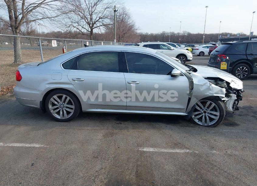 Photo 13 of 2016 Volkswagen Passat 1.8T SEL (VIN 1VWCT7A3XGC018484)