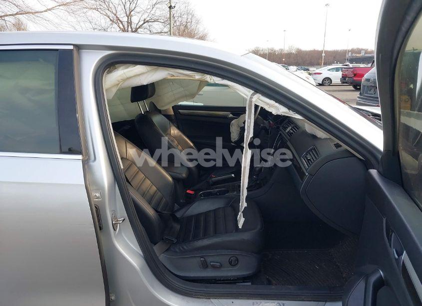 Photo 5 of 2016 Volkswagen Passat 1.8T SEL (VIN 1VWCT7A3XGC018484)