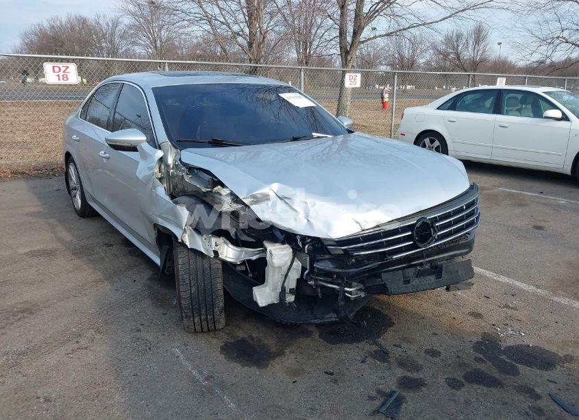 Photo 6 of 2016 Volkswagen Passat 1.8T SEL (VIN 1VWCT7A3XGC018484)