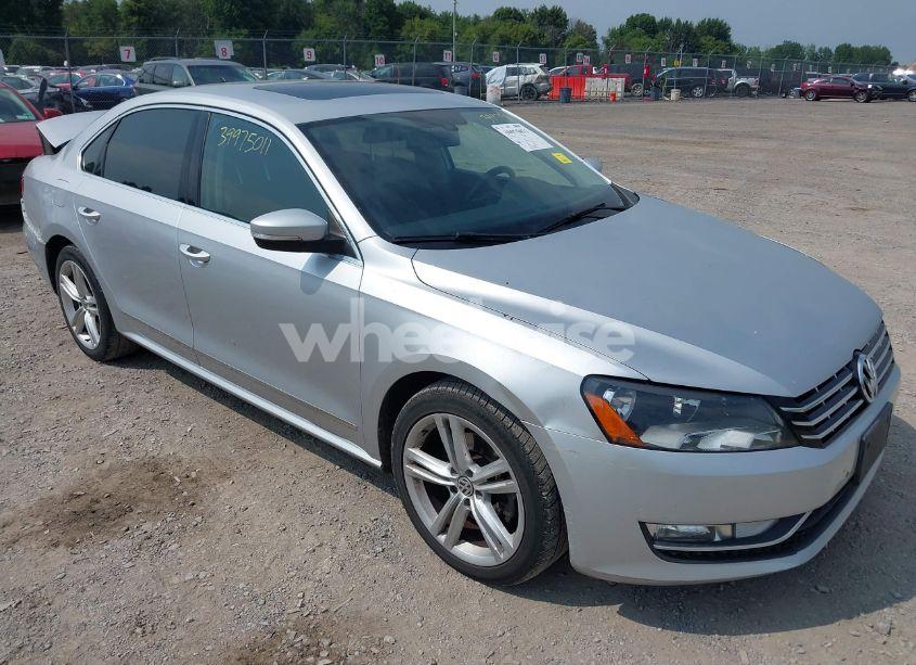2015 Volkswagen Passat 2.0L TDI SEL PREMIUM (VIN 1VWCV7A30FC012329) main photo