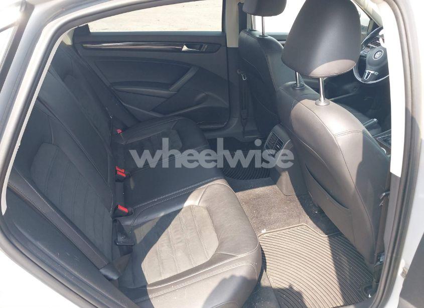 Photo 8 of 2015 Volkswagen Passat 2.0L TDI SEL PREMIUM (VIN 1VWCV7A30FC012329)
