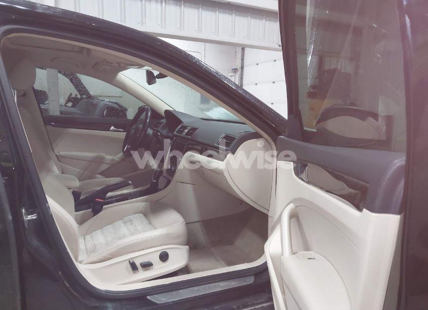 Photo 5 of 2015 Volkswagen Passat 2.0L TDI SEL PREMIUM (VIN 1VWCV7A30FC044066)