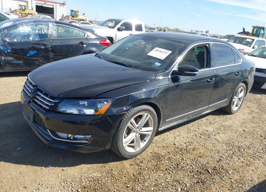 Photo 2 of 2015 Volkswagen Passat 2.0L TDI SEL PREMIUM (VIN 1VWCV7A31FC057263)