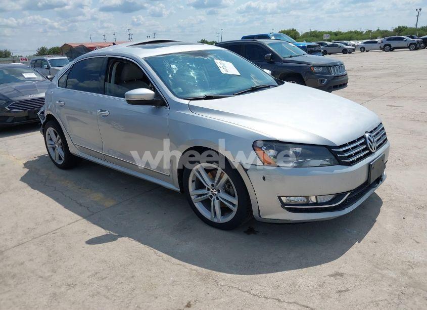 2015 Volkswagen Passat 2.0L TDI SEL PREMIUM (VIN 1VWCV7A33FC041596) main photo