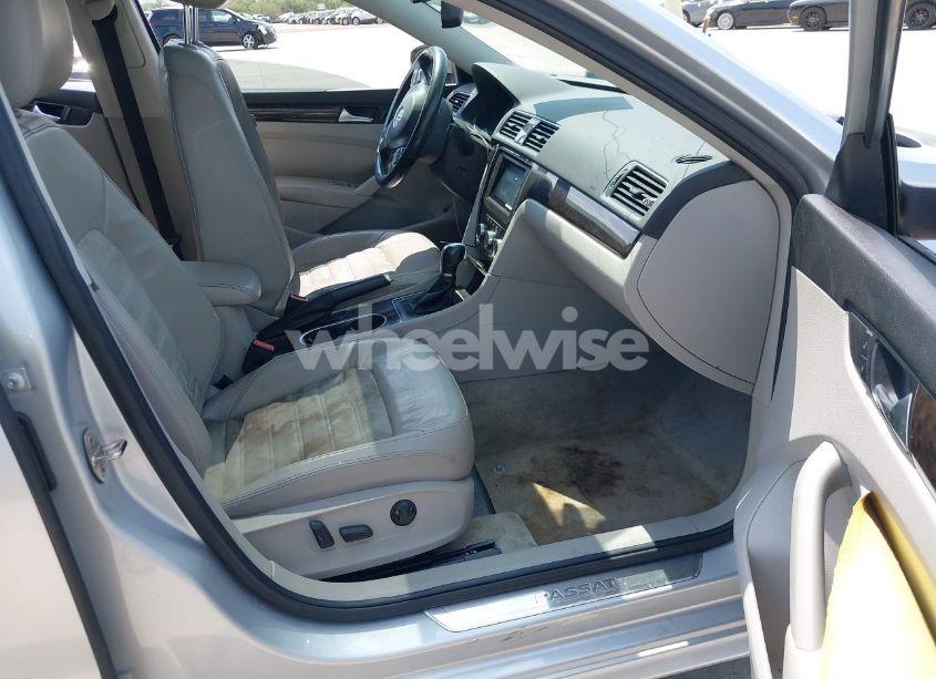 Photo 5 of 2015 Volkswagen Passat 2.0L TDI SEL PREMIUM (VIN 1VWCV7A33FC041596)