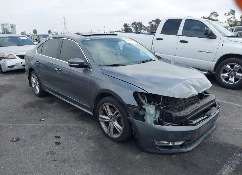 2015 Volkswagen Passat 2.0L TDI SEL PREMIUM (VIN 1VWCV7A33FC065963) main photo