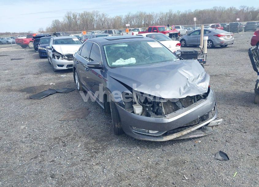 2015 Volkswagen Passat 2.0L TDI SEL PREMIUM (VIN 1VWCV7A35FC084188) main photo