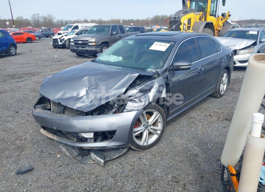 Photo 2 of 2015 Volkswagen Passat 2.0L TDI SEL PREMIUM (VIN 1VWCV7A35FC084188)