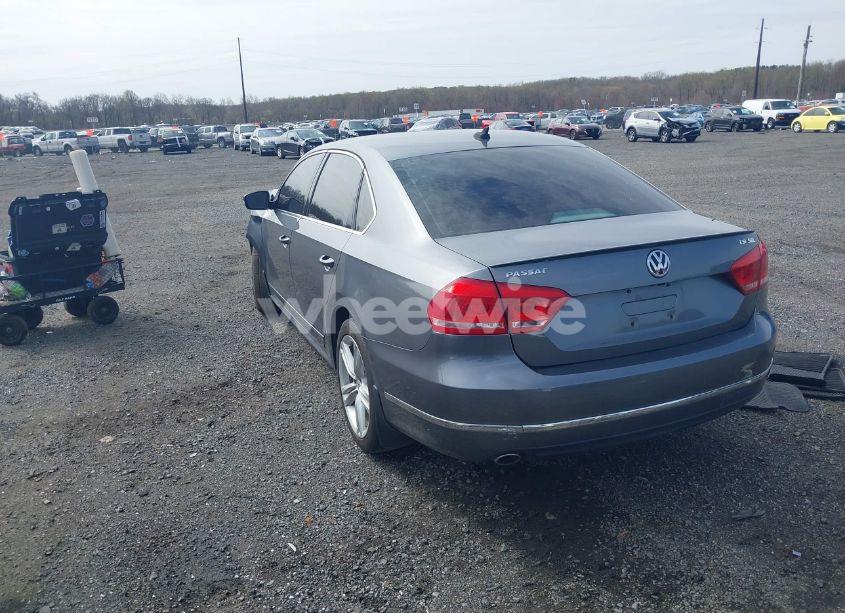 Photo 3 of 2015 Volkswagen Passat 2.0L TDI SEL PREMIUM (VIN 1VWCV7A35FC084188)
