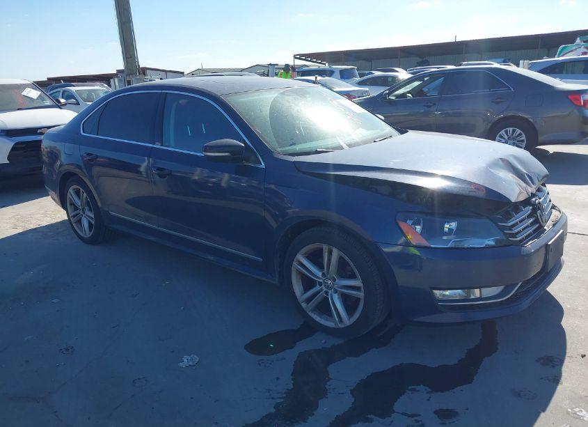 2015 Volkswagen Passat 2.0L TDI SEL PREMIUM (VIN 1VWCV7A35FC095806) main photo