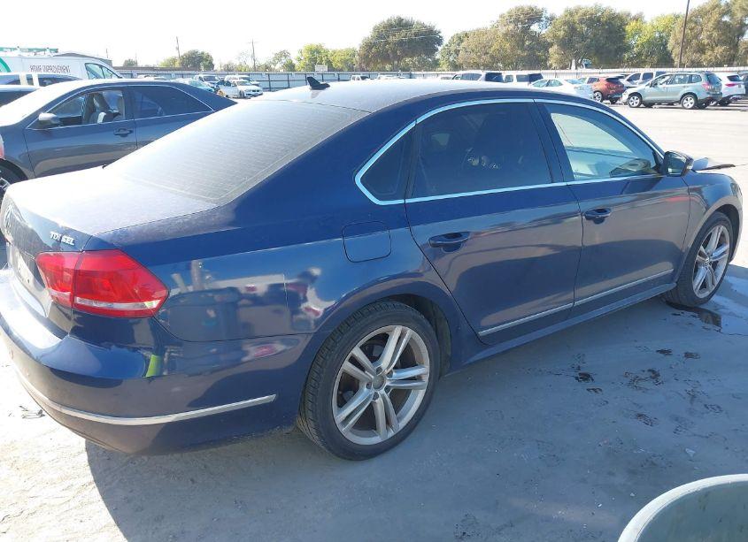 Photo 4 of 2015 Volkswagen Passat 2.0L TDI SEL PREMIUM (VIN 1VWCV7A35FC095806)
