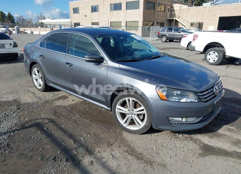 2015 Volkswagen Passat 2.0L TDI SEL PREMIUM (VIN 1VWCV7A38FC060712) main photo