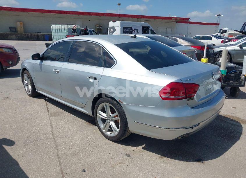 Photo 3 of 2015 Volkswagen Passat 2.0L TDI SEL PREMIUM (VIN 1VWCV7A39FC013012)