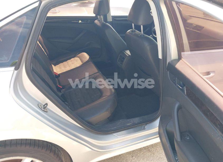 Photo 8 of 2015 Volkswagen Passat 2.0L TDI SEL PREMIUM (VIN 1VWCV7A39FC013012)