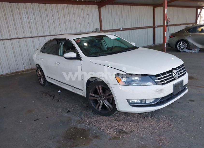2015 Volkswagen Passat 2.0L TDI SEL PREMIUM (VIN 1VWCV7A39FC036953) main photo