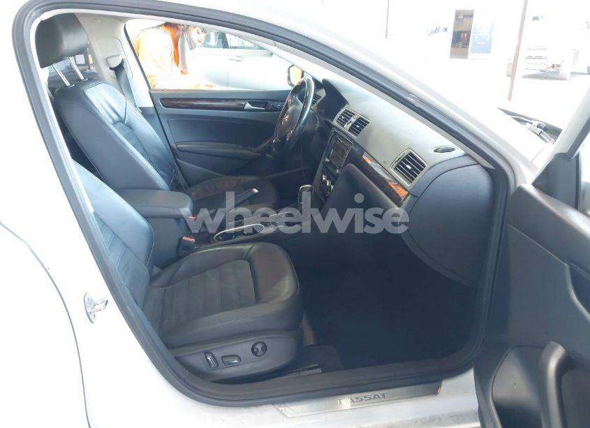 Photo 5 of 2015 Volkswagen Passat 2.0L TDI SEL PREMIUM (VIN 1VWCV7A39FC036953)