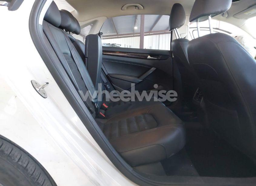 Photo 8 of 2015 Volkswagen Passat 2.0L TDI SEL PREMIUM (VIN 1VWCV7A39FC036953)
