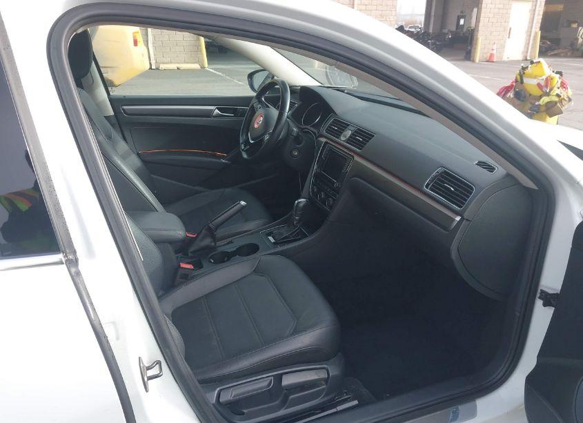 Photo 5 of 2017 Volkswagen Passat 1.8T R-LINE (VIN 1VWDT7A30HC044565)