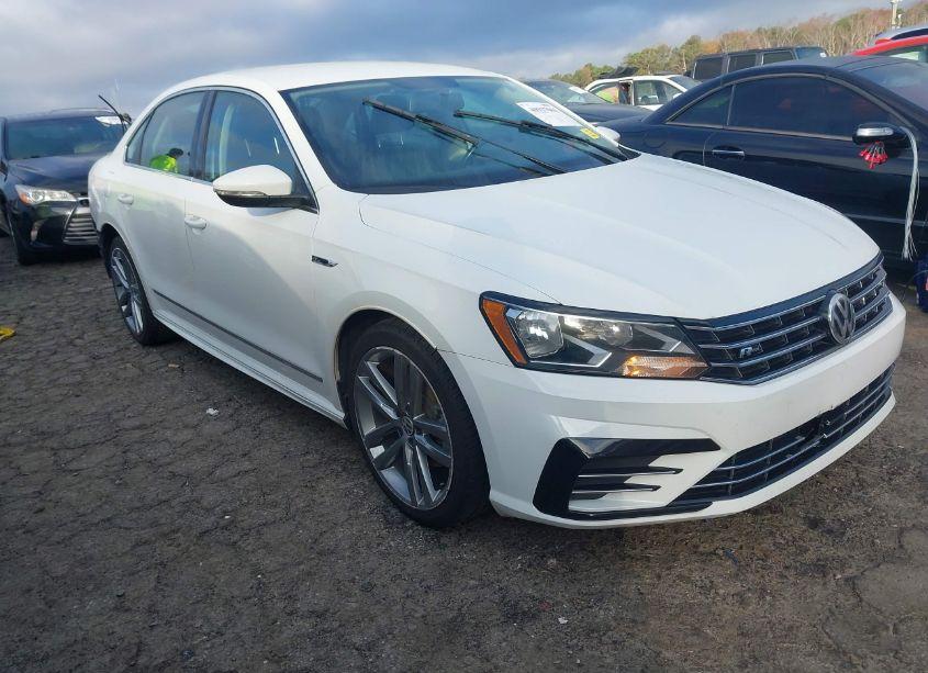 2017 Volkswagen Passat 1.8T R-LINE (VIN 1VWDT7A31HC001692) main photo