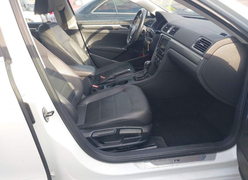 Photo 5 of 2017 Volkswagen Passat 1.8T R-LINE (VIN 1VWDT7A31HC001692)