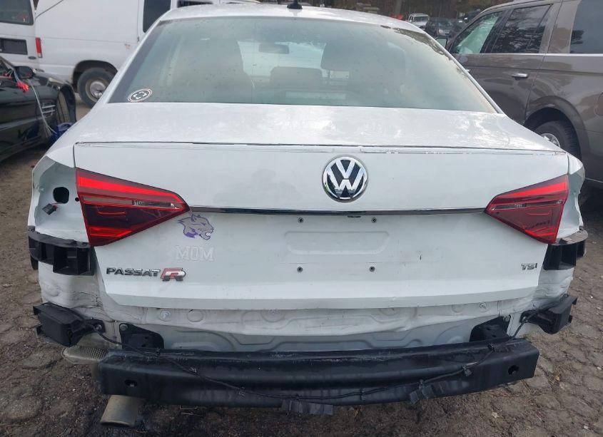 Photo 6 of 2017 Volkswagen Passat 1.8T R-LINE (VIN 1VWDT7A31HC001692)