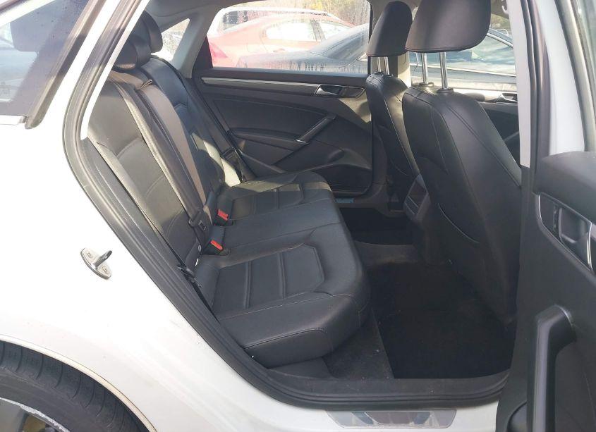 Photo 8 of 2017 Volkswagen Passat 1.8T R-LINE (VIN 1VWDT7A31HC001692)