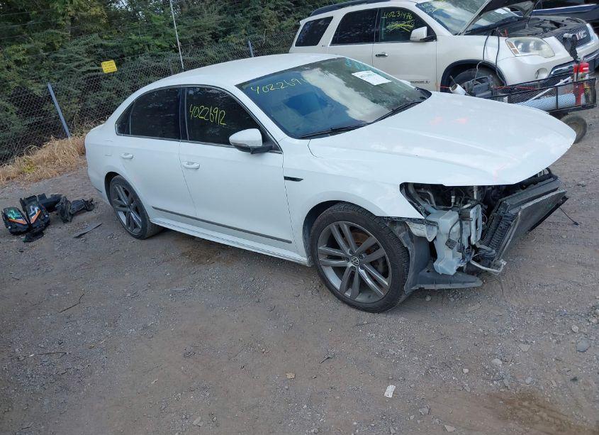 2017 Volkswagen Passat 1.8T R-LINE (VIN 1VWDT7A31HC004513) main photo