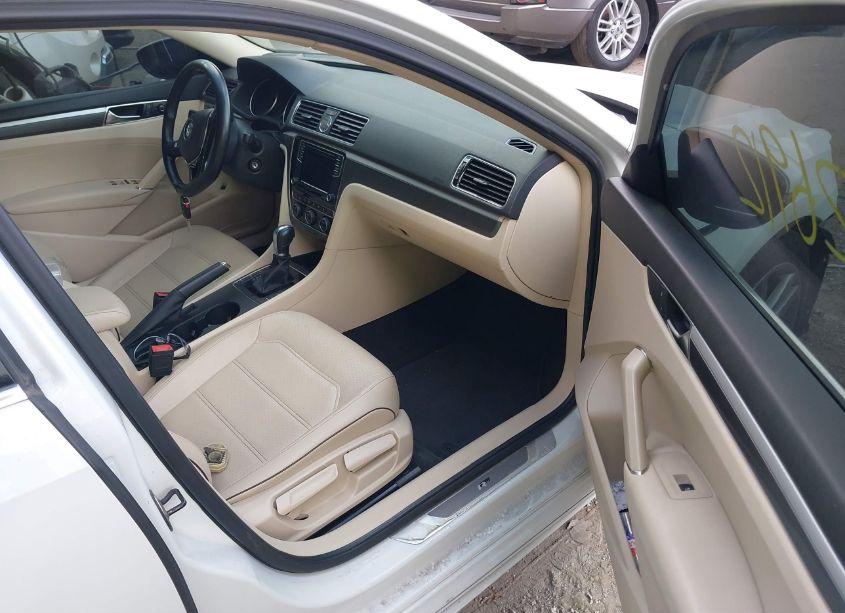 Photo 5 of 2017 Volkswagen Passat 1.8T R-LINE (VIN 1VWDT7A31HC004513)