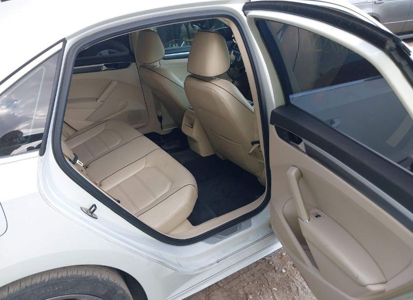 Photo 8 of 2017 Volkswagen Passat 1.8T R-LINE (VIN 1VWDT7A31HC004513)