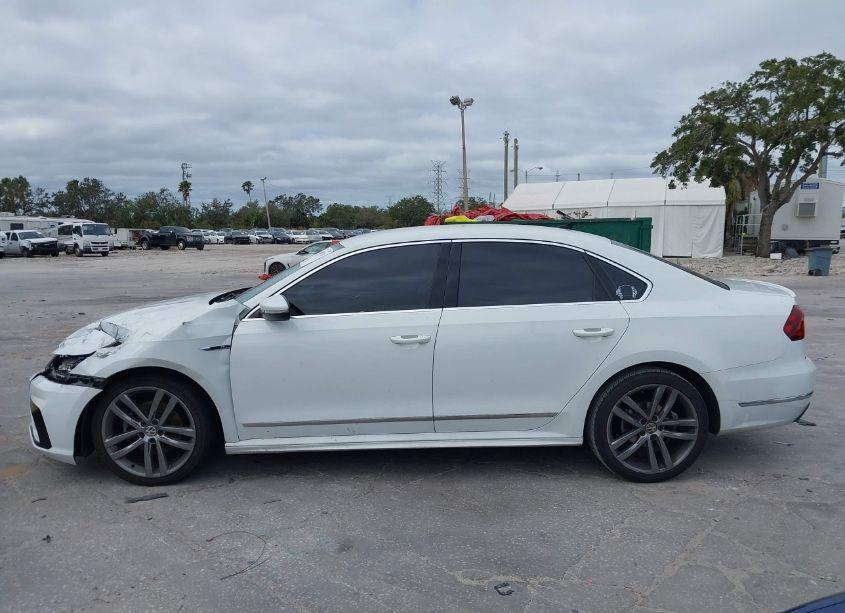 Photo 15 of 2017 Volkswagen Passat 1.8T R-LINE (VIN 1VWDT7A31HC016516)