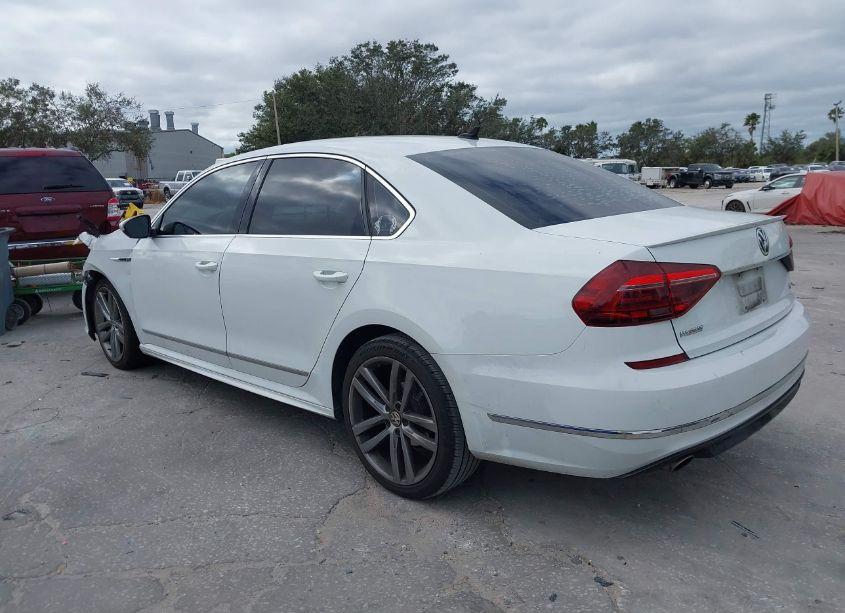 Photo 3 of 2017 Volkswagen Passat 1.8T R-LINE (VIN 1VWDT7A31HC016516)