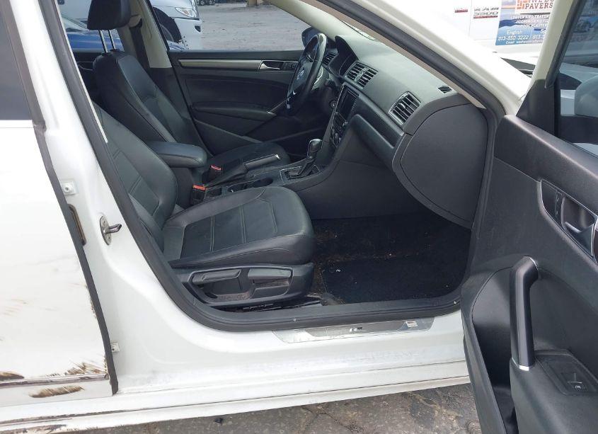 Photo 5 of 2017 Volkswagen Passat 1.8T R-LINE (VIN 1VWDT7A31HC016516)