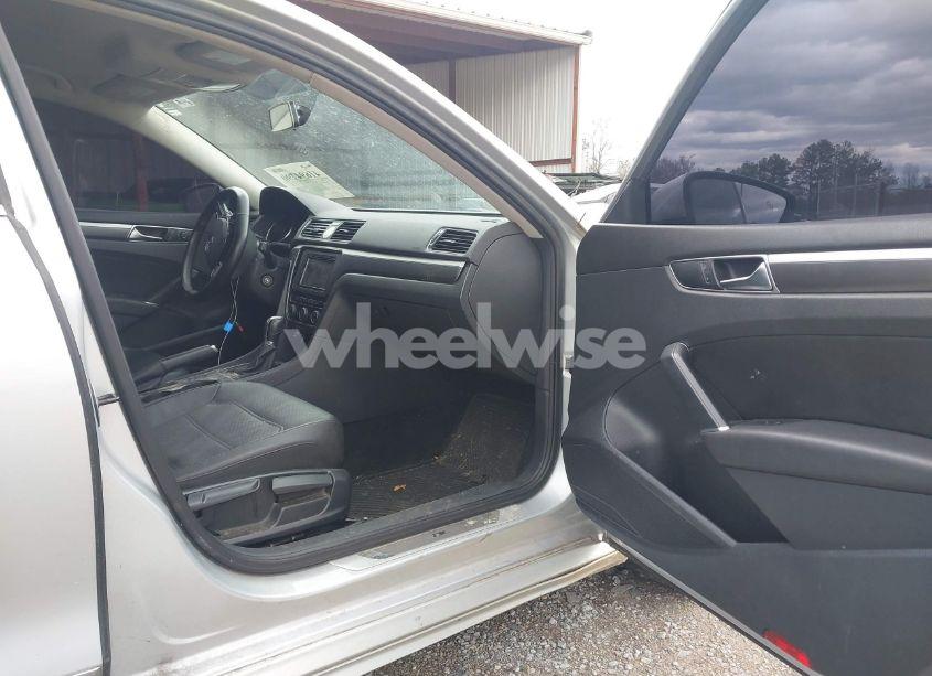 Photo 5 of 2017 Volkswagen Passat 1.8T R-LINE (VIN 1VWDT7A31HC023059)